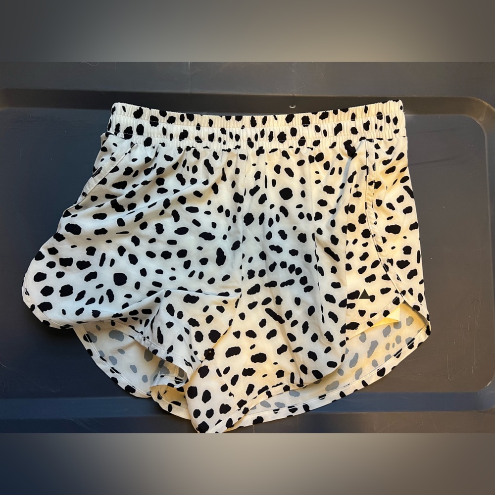 Snow leopard vitality shorts
